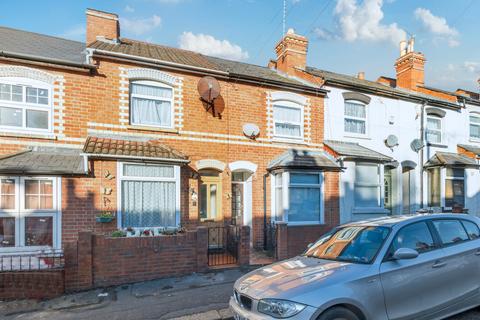 2 bed property, in Clarendon Road, £250,000
