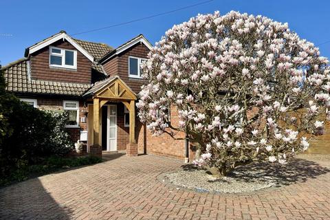 4 bed property, in Lower Wood Road, £1,095,000