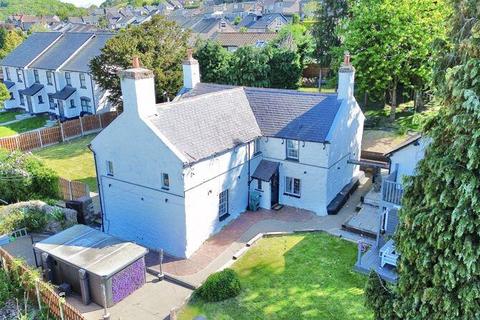 6 bed property, in Oxwich Road, £550,000