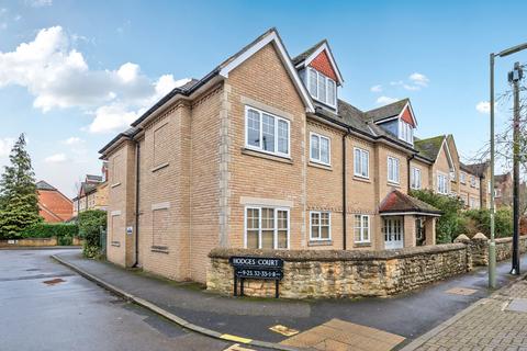 1 bed property, in Hodges Court, £300,000