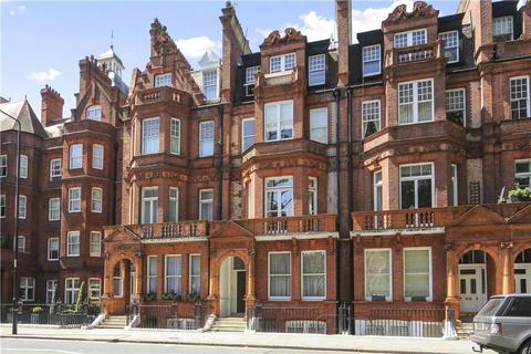 3 bed property, in Lower Sloane Street, £1,400,000