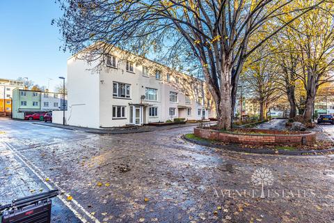 4 bed property, in Broad Green, £315,000