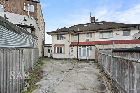 7 bed property, in Beechwood Gardens, £655,000