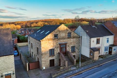5 bed property, in Brook Hill, £575,000