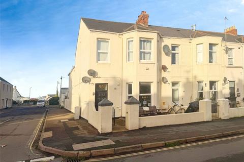 1 bed property, in Victoria Road, £70,000