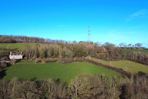 3 bed property, in Groesffordd Marli, £650,000