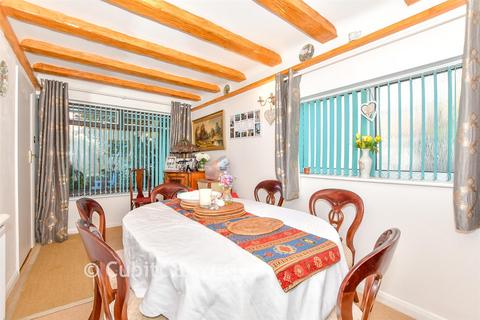 4 bed property, in The Brow, £425,000