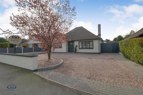 3 bed property, in Hassall Road, £600,000
