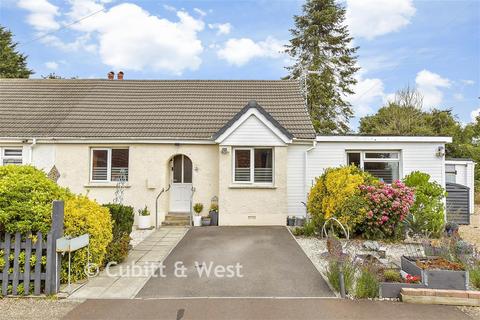 3 bed property, in Woodgate Road, £375,000