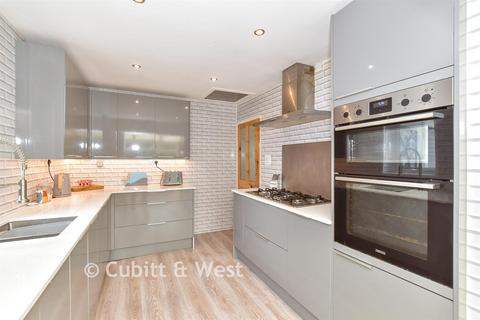 3 bed property, in Woodgate Road, £375,000