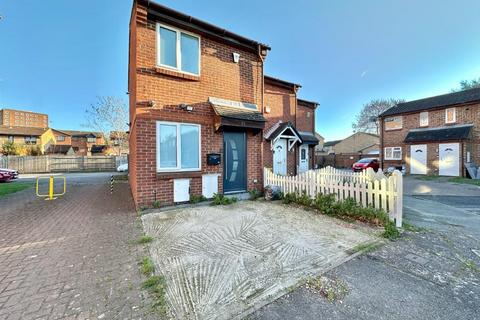 1 bed property, in Clivesdale Drive, £380,000