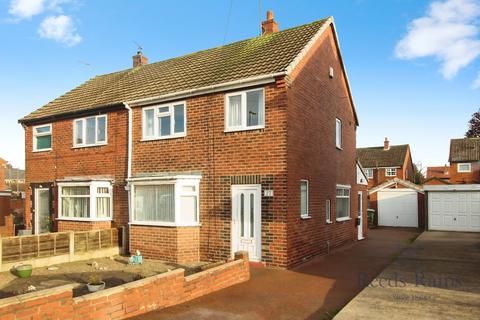 3 bed property, in Park Grove, £225,000