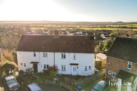 3 bed property, in Vale View, £270,000