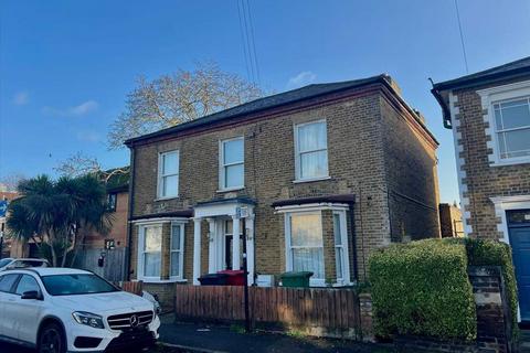 2 bed property, in Victoria Street, £255,000