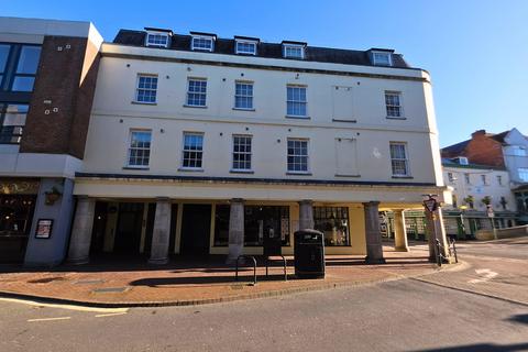 1 bed property, in St Thomas Street, £130,000