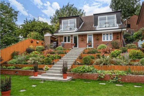 3 bed property, in Applewick Lane, £750,000