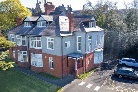 Land, in Siliwen Road, £475,000