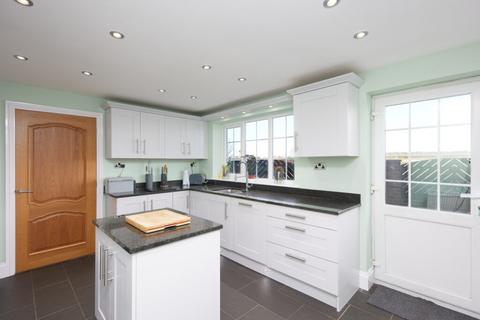 4 bed property, in Hillam Road, £475,000