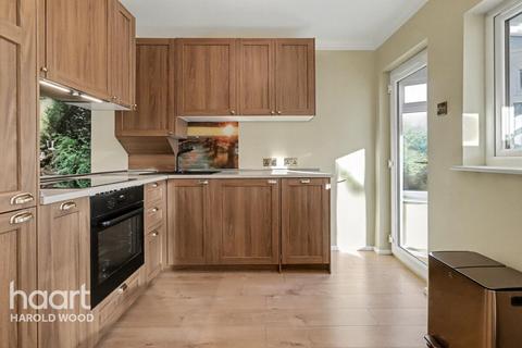 3 bed property, in Ingreway, £500,000