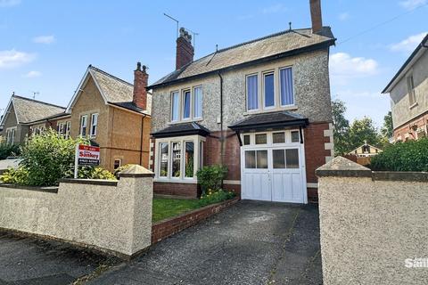 5 bed property, in Alexandra Avenue, £595,000
