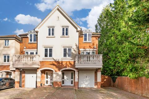 5 bed property, in Symeon Place, £700,000