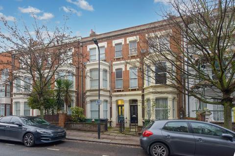 1 bed property, in Gascony Avenue, £385,000