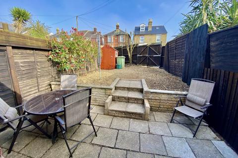 3 bed property, in Clarence Road, £199,999