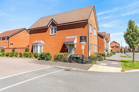 4 bed property, in Horseshoe Crescent, £450,000