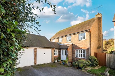4 bed property, in Saunders Meadow, £500,000