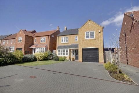 4 bed property, in Karrina Close, £389,950