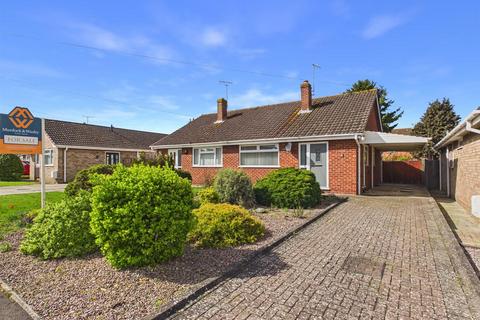 2 bed property, in Montfort Road, £260,000