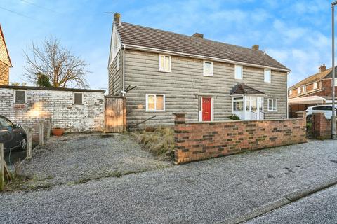3 bed property, in Trent Road, £75,000