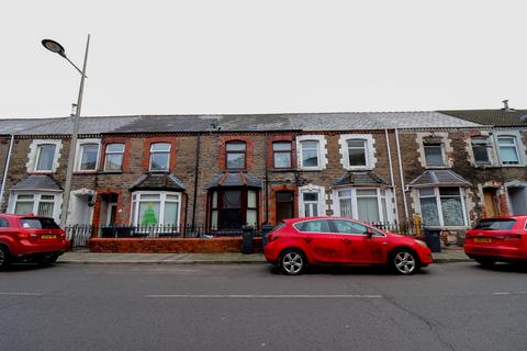 1 bed property, in Church Crescent, £50,000
