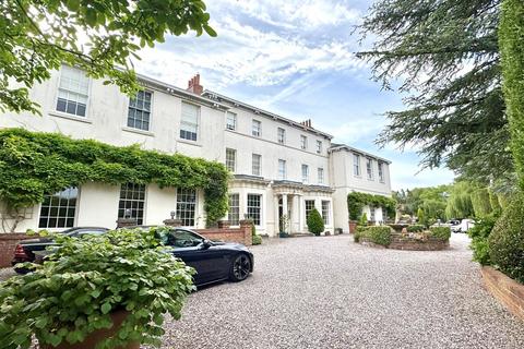 2 bed property, in Swanland Hall, £215,000