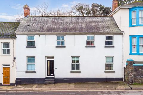 3 bed property, in North Road, £260,000