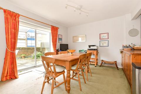 4 bed property, in Terminus Road, £350,000