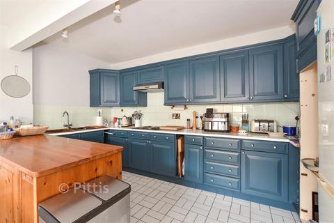 4 bed property, in Terminus Road, £400,000