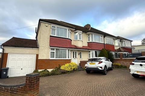 5 bed property, in Charterhouse Road, £800,000
