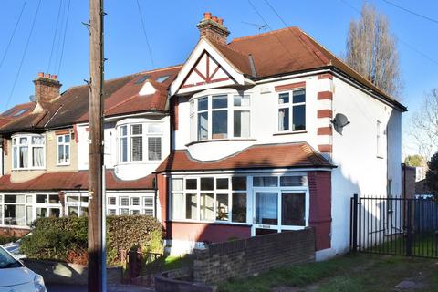 3 bed property, in Hawkesfield Road, £750,000