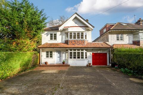 4 bed property, in Highfield Road, £695,000