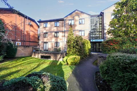 1 bed property, in Queen Alexandra Road, £185,000