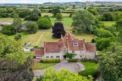 7 bed property, in High Street, £1,150,000