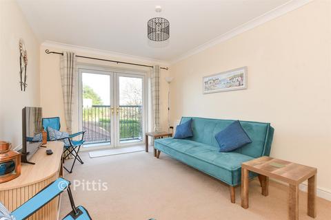 2 bed property, in Bouldnor, £165,000