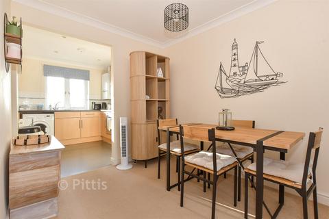 2 bed property, in Bouldnor, £165,000