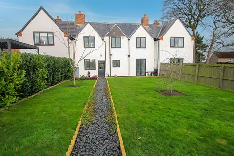 2 bed property, in Old Eldon, £184,950