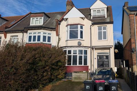 1 bed property, in Brittania Road, £135,000