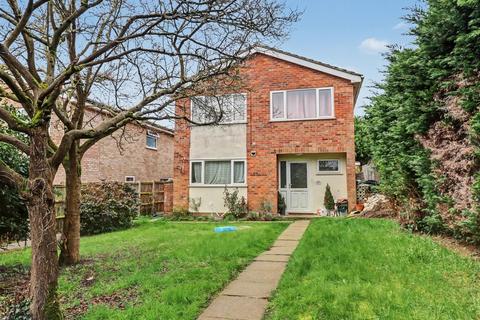 4 bed property, in Nightingale Drive, £325,000