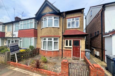 3 bed property, in Rosemary Avenue, £700,000