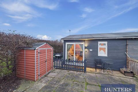 2 bed property, in Eighth Avenue, £30,000