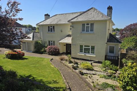 4 bed property, in Dunheved Road, £390,000